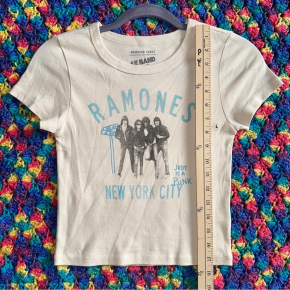 American Eagle Ramones Cropped T Shirt - Picture 6 of 7